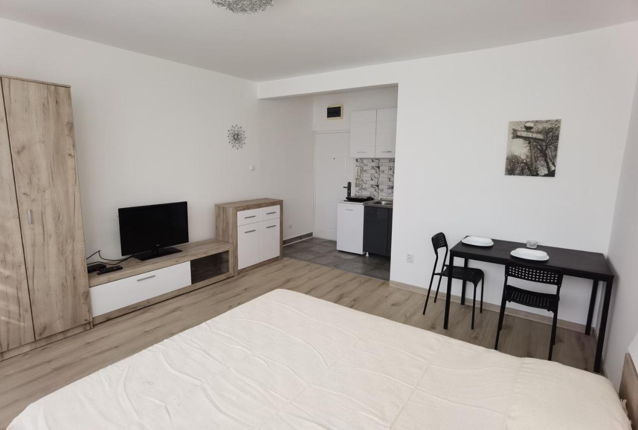 ベオグラードApartman Lena Banovo Brdoアパートメント エクステリア 写真