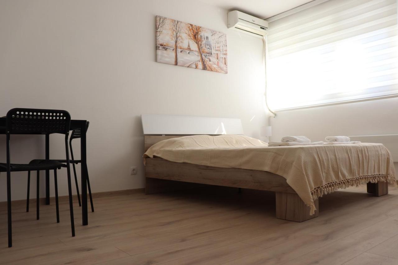ベオグラードApartman Lena Banovo Brdoアパートメント エクステリア 写真