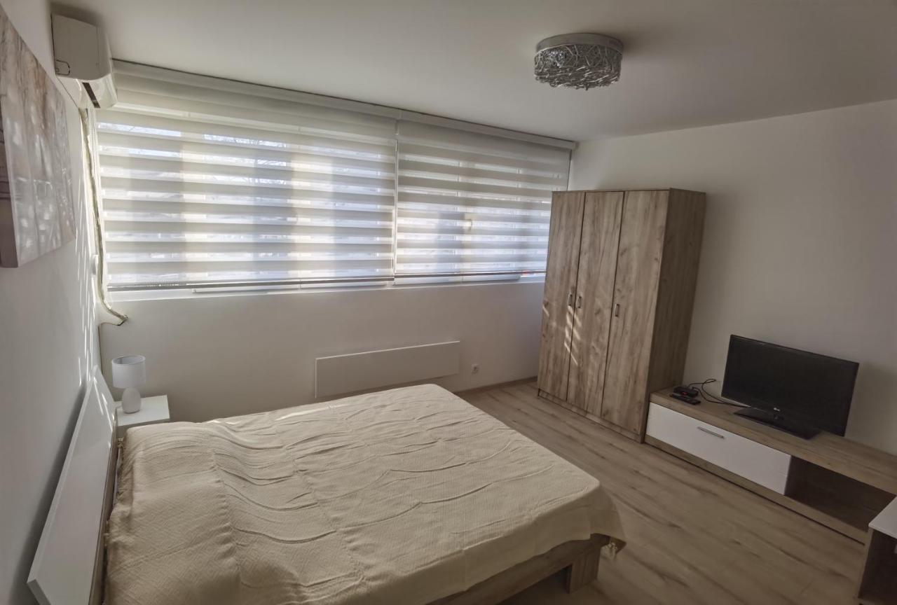 ベオグラードApartman Lena Banovo Brdoアパートメント エクステリア 写真