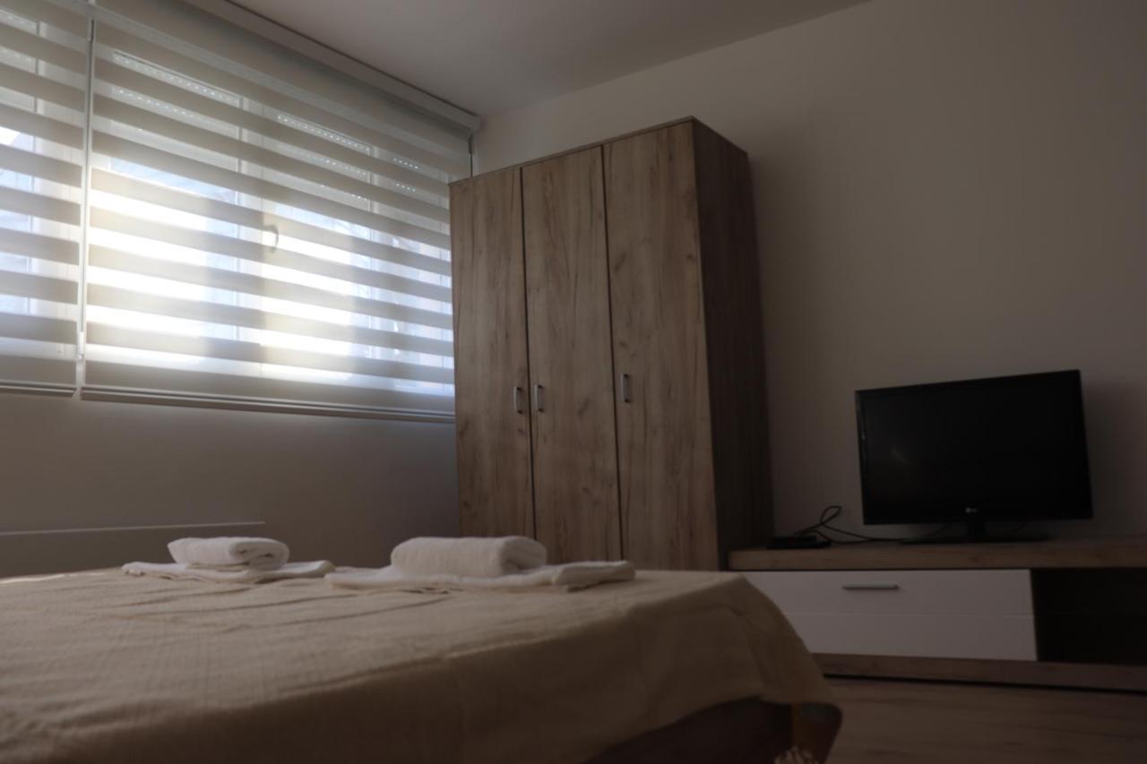 ベオグラードApartman Lena Banovo Brdoアパートメント エクステリア 写真